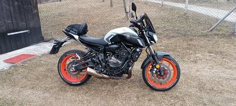 YAMAHA  MT-07 - 9