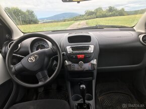 Predam toyotu aygo rok2012 benzin1.0 - 9