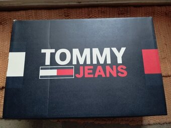 Predám tenisky TOMMY JEANS - 9