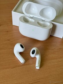 Apple AirPods 3 s MagSafe nabíjacím puzdrom - 9