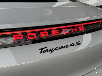 Porsche Taycan - 9