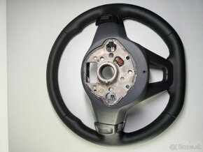 VOLKSWAGEN vyhrievaný multifunkčný volant, radenie F1 - 9