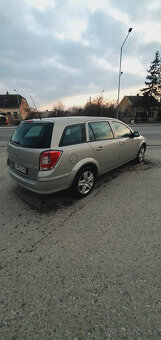 Opel Astra Caravan 1.9 CDTI 88KW 10/2010 - 9