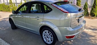 Ford Focus 1.6 benzín 2009 r.v. - 9