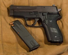 SIG SAUER P228 - 9