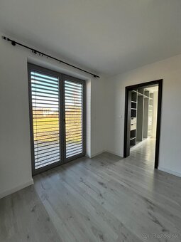 Na predaj moderný 4-izbový bungalov, Raková - 9