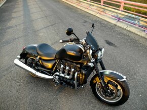 TRIUMPH ROCKET III -MATT PHANTOM BLACK-SLOVENSKA-1 MAJITEL - 9