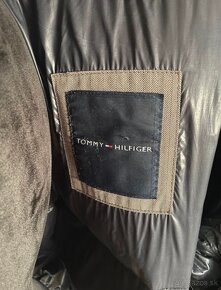 Tommy Hilfiger pánska bunda s kapucňou  M/L - 9