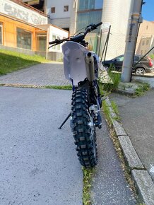 Dirtbike 250ccm, 14,5 kW 21/18 - 9