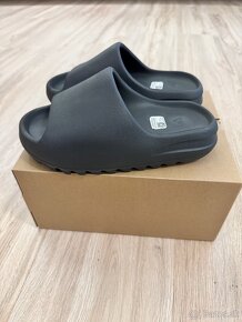 Adidas Yeezy Slide Dark Onyx veľ.37 - 9