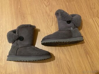 UGG Bailey button II veľkosť 39 25cm - 9