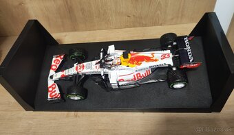 Max Verstappen - Red Bull Racing - Minichamps white 1:18 - 9