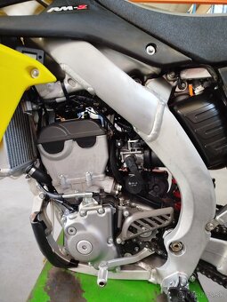 SUZUKI RMZ 250 ULOZENKA - 9