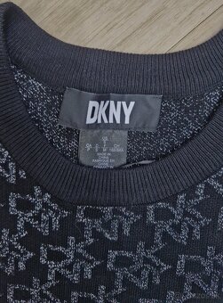 NOVE Guess a DKNY monogram logovane  zimne saty - 9