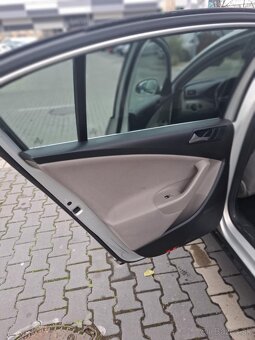 Predam volkswagen passat b6 sedan 1.6 tdi diesel - 9