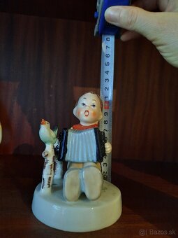 Porcelanova figurka chlapec s harmonikou - 9