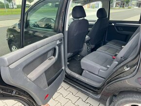 Volkswagen Touran 2.0 TDi 6 rychlostí digi klima - 9