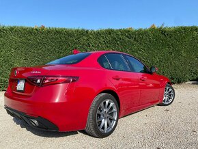 Alfa Romeo Giulia 2.2 Diesel 210 AT AWD Veloce - 9