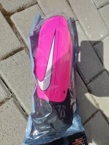 Nike Charge 2.0 Shin guards - futbalové chrániče (nové) - 9