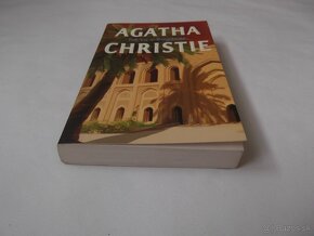 Agatha Christie-Zišli sa v Bagdade - 9