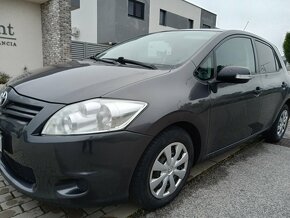 Predám Toyota Auris 1,4 benzín - 9