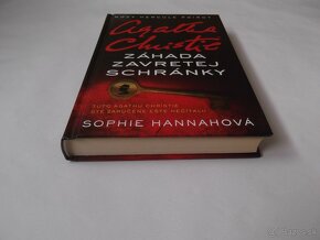 Agatha Christie-Sophie Hannahová-Záhada zavretej schránky - 9