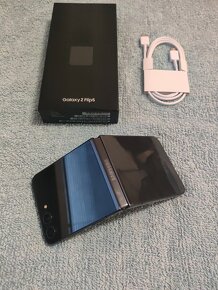 Samsung Galaxy Z Flip 5 512GB,8GB RAM - 9