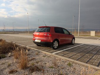 VOLKSWAGEN GOLF 5 1.6 benzín - 9