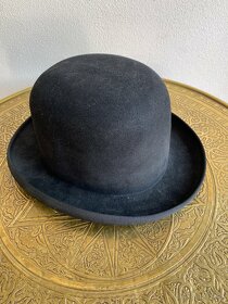 Stolík - Art deco, kufor na klobúky, pánsky klobúk - 9