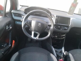 Predam peugeot 208. 1.2 l 41000km - 9