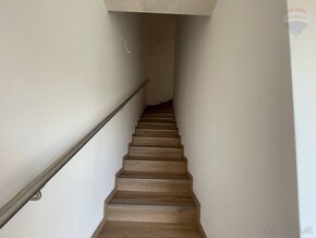 NA PREDAJ: 4 IZBOVÝ DOM NA KLÚČ, POZEMOK 152m2, DUNAJSKÁ STR - 9