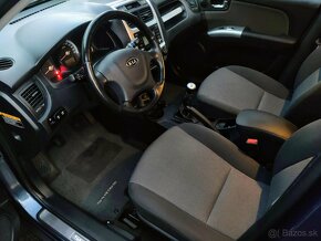 Kia Sportage 4x4 2.0 CRDI, bez hrdze, ori. lak, ťažné zar. - 9