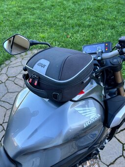 Honda CB650R 2022 35kW 3475km +2x prilba +1x tankvak - 9