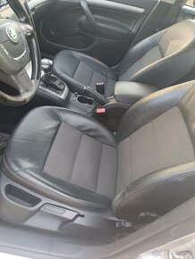 Predám Škoda Octavia 2 1.6TDI dsg - 9