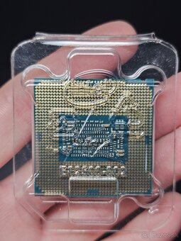 Intel Core i9-9900K - 9