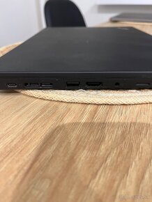 Lenovo ThinkPad T490 - 9