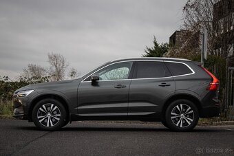 Volvo XC60 B4 Momentum Pro AWD A/T - 9