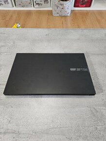 Asus Vivobook Go 15 AMD Ryzen 5 7520U / 16GB RAM / 512GB SSD - 9