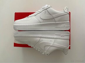 Nike Air Force 1 - All White - 9