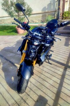 SUZUKI GSXS 1000 - 9