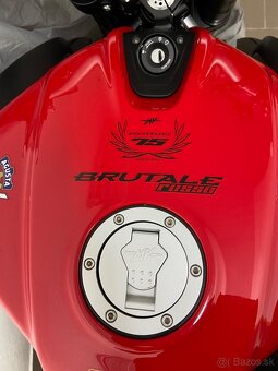 MV Agusta Brutale Rosso 800 - 9