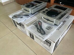 Pioneer DJM, CDJ - 9