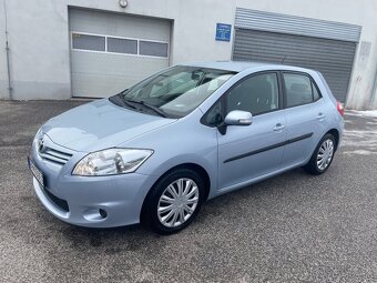 Toyota Auris 1.3 benzín 73kw 2012 - 9