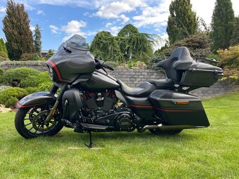 Harley-Davidson Street Glide CVO FLHXSE - 9