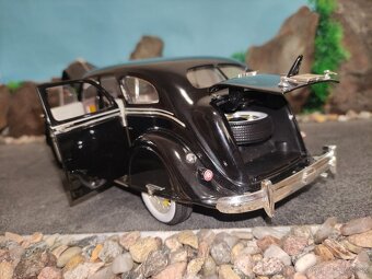 Prodám model 1:18 chrysler airflow 1936 - 9