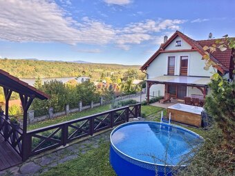 ZARIADENÝ DOM S WELLNESS DOMČEKOM A VÝHĽADOM NA PRIEHRADU - 9