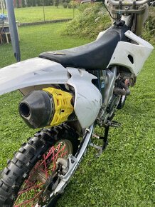 Yamaha yzf 250 - 9