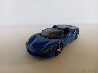 BBURAGO - FERRARI 488 SPIDER - 1:43 - POZRI DETAILNÉ FOTO - 9