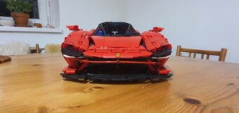 Ferarri daytona sp3, land rover defender, formula 1 mclaren - 9