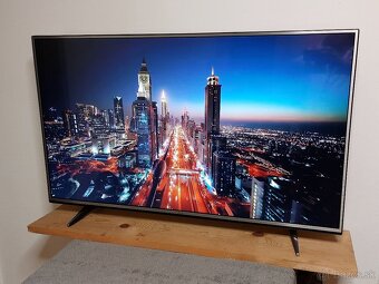 LG 55" 4K UHD Smart TV (LG 55UH615V) - 9